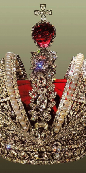 The Crown of Tsar Nicholas II, 1762 (mixed media)